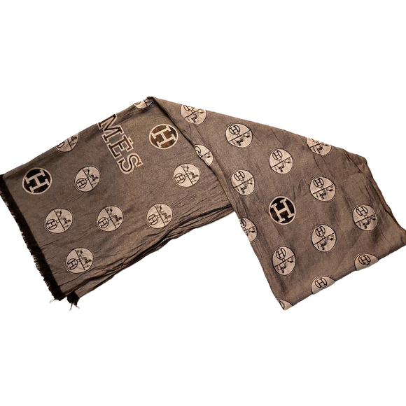 HERMÈS Iconic Brown & Beige  Reversible H Horse & Carriage Print Scarf Pre-owned - Picture 13 of 16